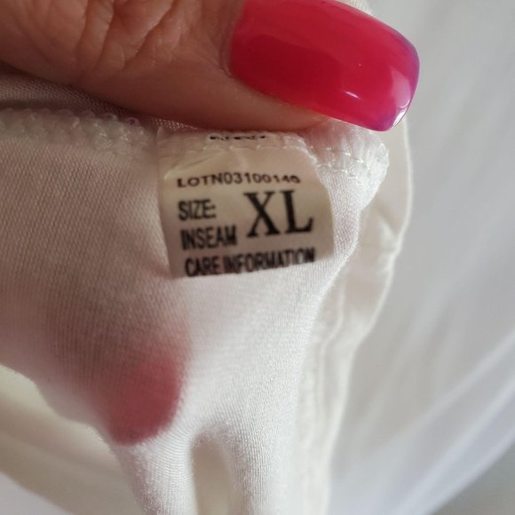 BARBIE GRAPHIC PRINT TOP SHORT SLEEVE XL - Picture 3 of 9